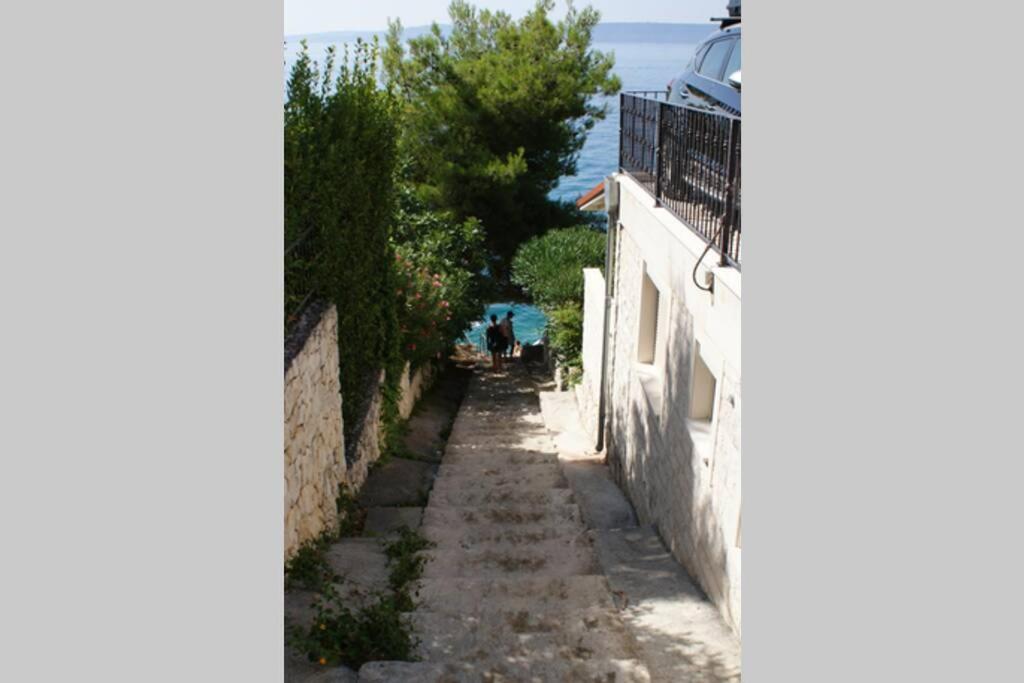 Apartment Vujica, Okrug Gornji 特罗吉尔 外观 照片
