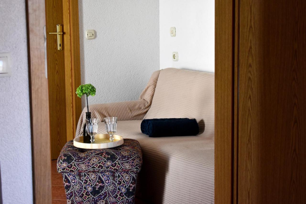 Apartment Vujica, Okrug Gornji 特罗吉尔 外观 照片