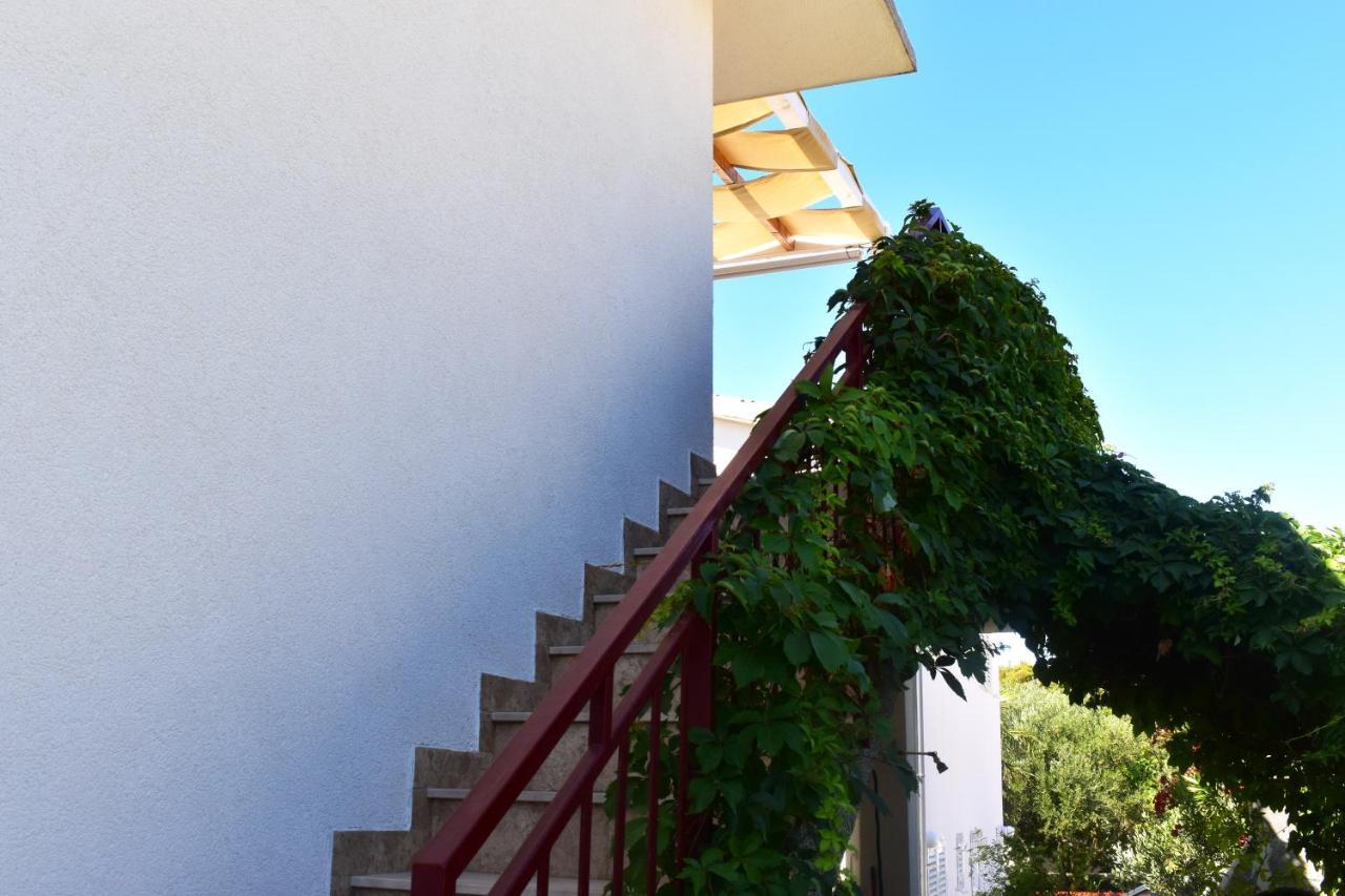 Apartment Vujica, Okrug Gornji 特罗吉尔 外观 照片
