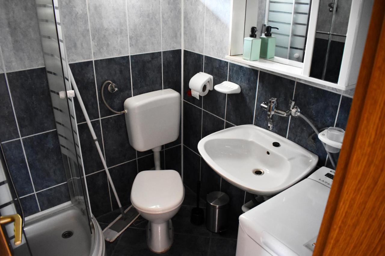 Apartment Vujica, Okrug Gornji 特罗吉尔 外观 照片